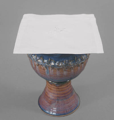 Picture of Cambric Linen Chalice Pall with Wheat/Grapes - Pack of 3